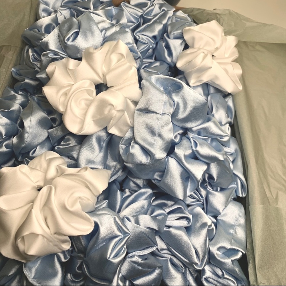 Queens Value silk scrunchies